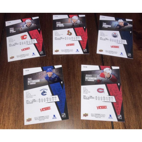 2018-19 Upper Deck National Hockey Card Day Canada Victory Black Rookies Série Complète